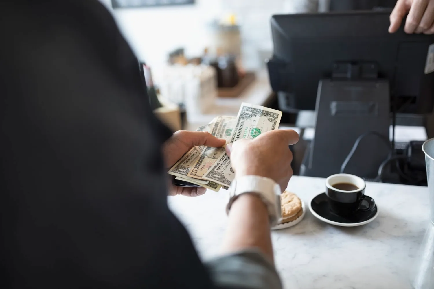 frugal living vs minimalism